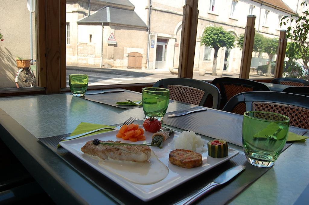 Hotel Du Donjon Champlitte-et-le-Prelot Luaran gambar
